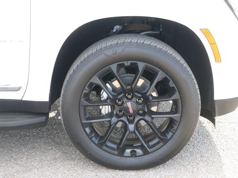 Used 2026 GMC Yukon XL Elevation AWD/4WD image 9