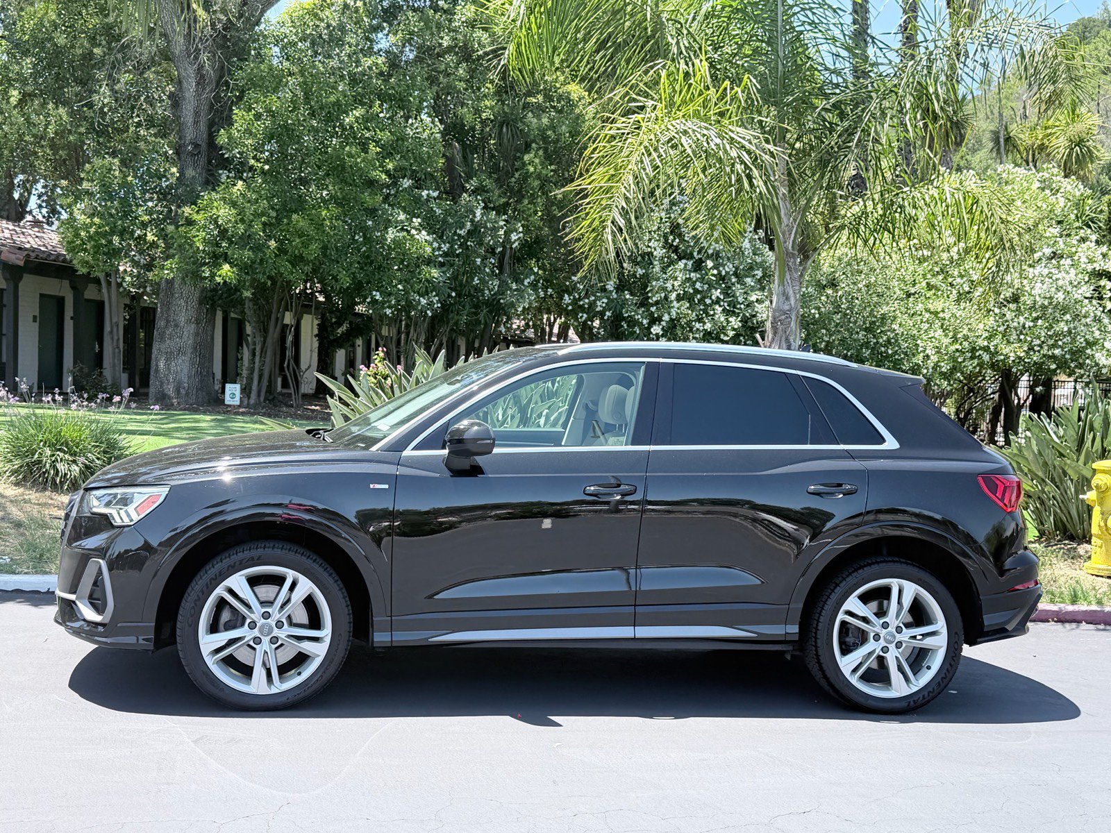 Used 2019 Audi Q3 2.0T Premium Plus w/ Premium Plus Package AWD/4WD image 2