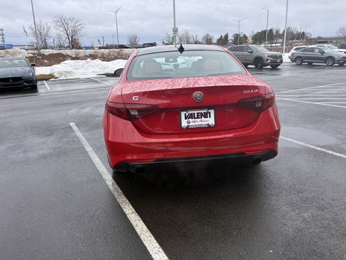 Certified 2022 Alfa Romeo Giulia Ti image 8