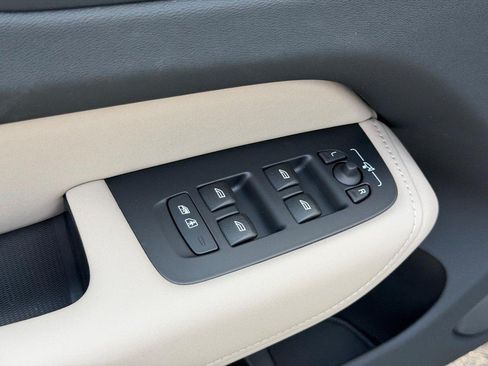 New 2026 Volvo XC60 T8 Plus w/ Climate Package AWD/4WD image 9