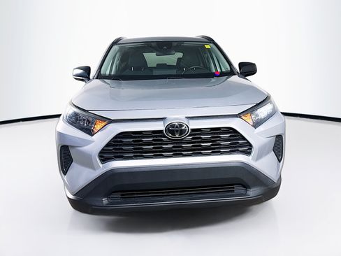 Used 2019 Toyota RAV4 LE FWD image 3
