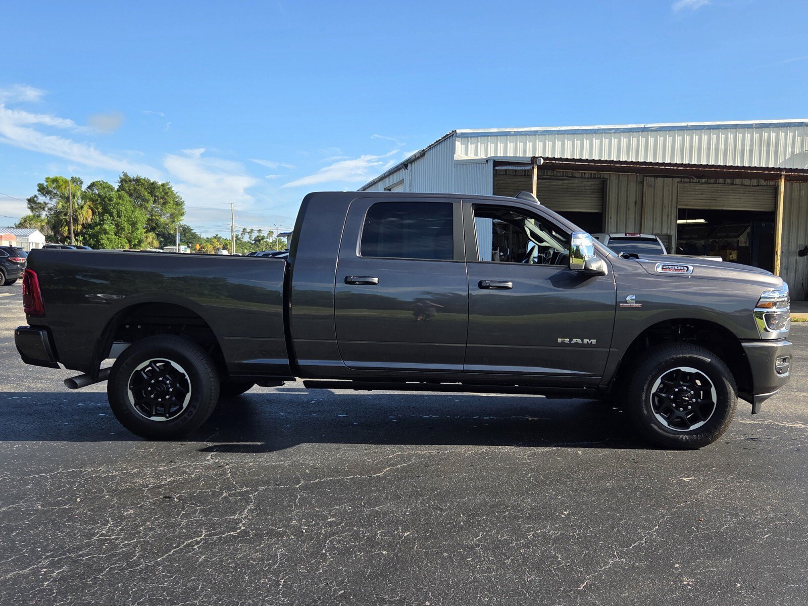 Used 2025 RAM 2500 Laramie AWD/4WD image 6