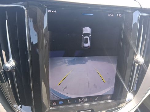 Used 2022 Volvo XC60 B5 Momentum image 24