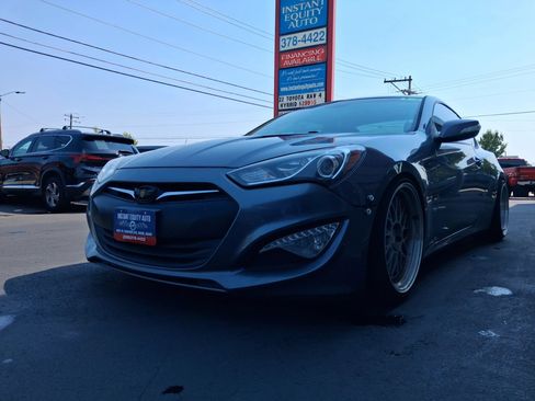 Used 2015 Hyundai Genesis 3.8 RWD image 3
