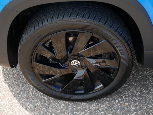 Used 2024 Volkswagen Taos SE AWD/4WD image 15