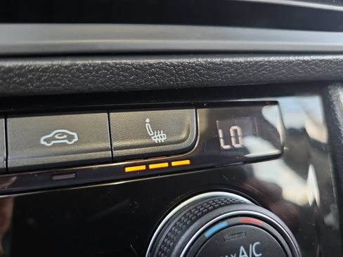 Certified 2022 Volkswagen Jetta SE FWD image 27