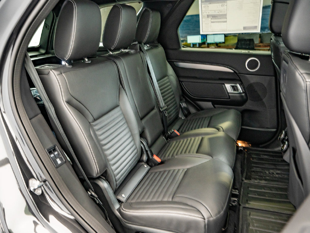 New 2026 Land Rover Discovery Limited Edition AWD/4WD image 46