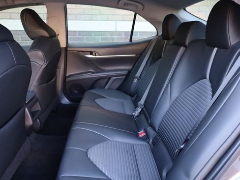 Used 2022 Toyota Camry SE FWD image 19