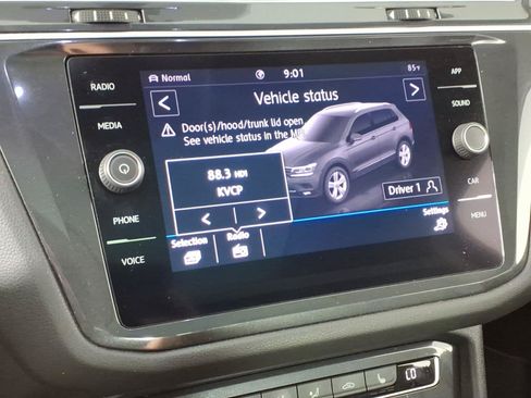 Used 2020 Volkswagen Tiguan SE w/ Panoramic Sunroof Package AWD/4WD image 22