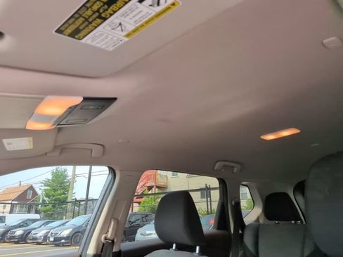 Used 2023 Nissan Rogue SV FWD image 21