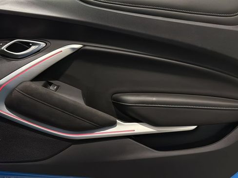 Used 2022 Chevrolet Camaro LT RWD image 9