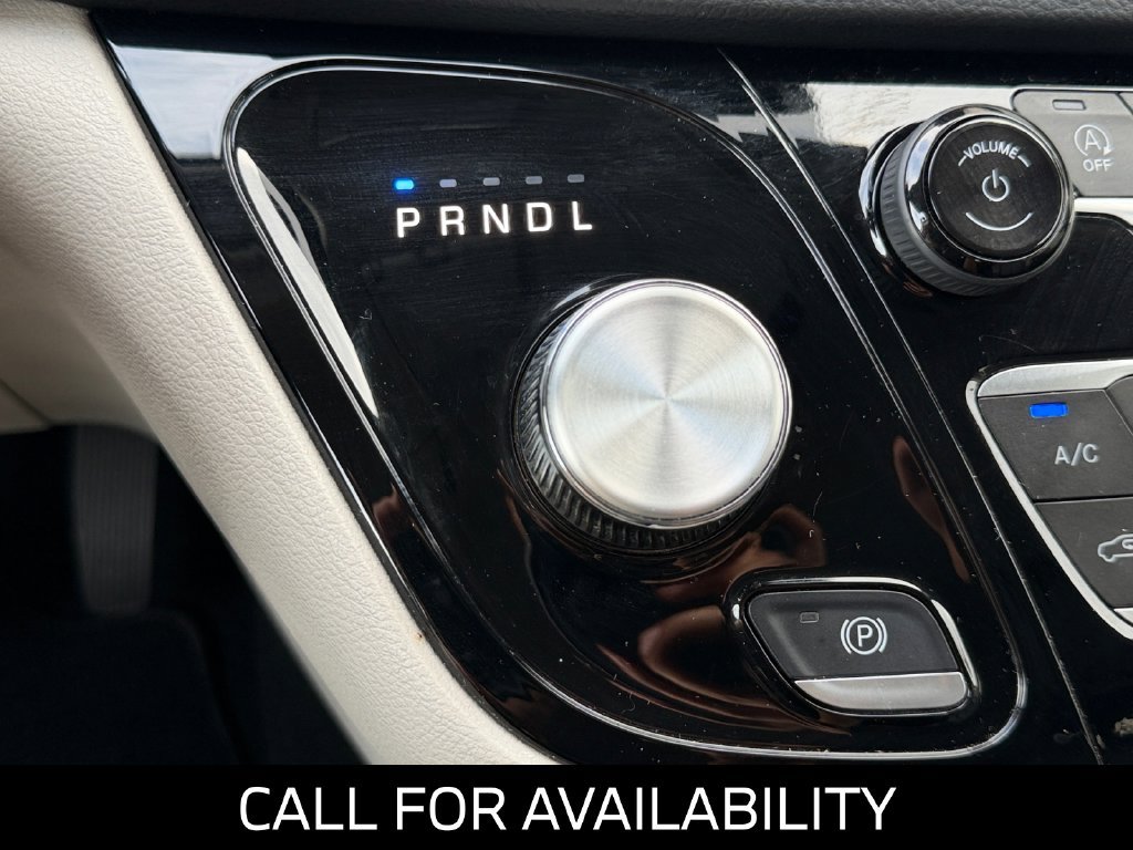 Used 2023 Chrysler Pacifica Touring-L FWD image 15