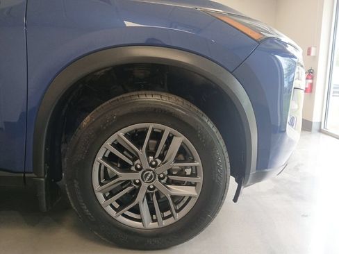 Used 2023 Nissan Rogue S AWD/4WD image 7