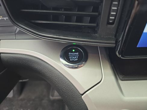 Used 2021 Ford Explorer XLT RWD image 25