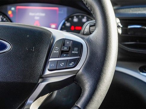 Used 2023 Ford Explorer XLT image 17