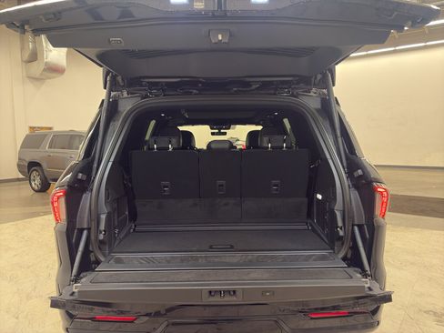 New 2025 Lincoln Navigator Reserve w/ Jet Appearance Package image 9