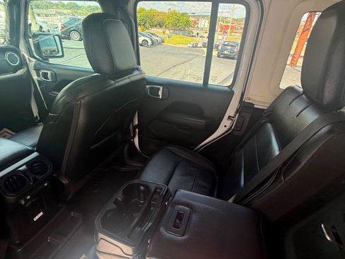 Used 2018 Jeep Wrangler Unlimited Sahara AWD/4WD image 23