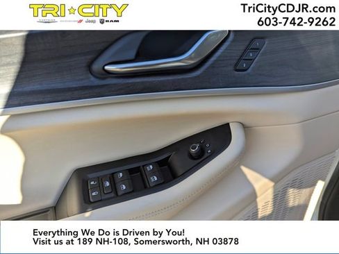 New 2025 Jeep Grand Cherokee Limited image 11