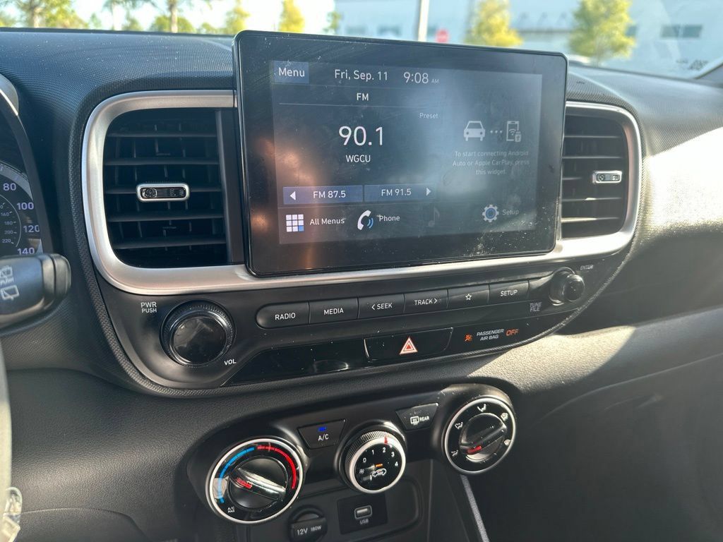 Used 2020 Hyundai Venue SE FWD image 10
