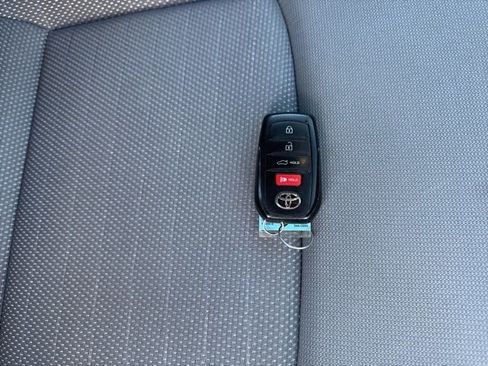 Used 2024 Toyota Corolla SE image 5