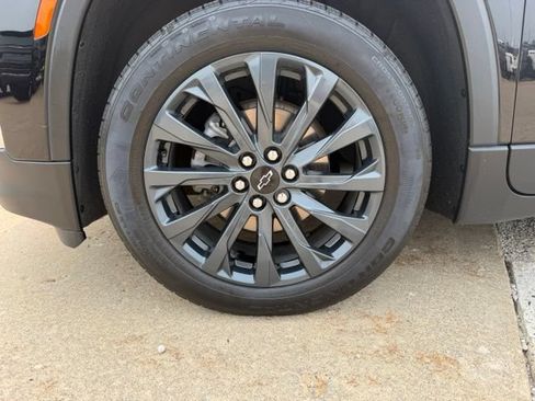 Used 2023 Chevrolet Traverse RS w/ LPO, Floor Liner Package AWD/4WD image 9