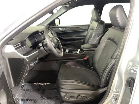 New 2025 Jeep Grand Cherokee L Laredo AWD/4WD image 16