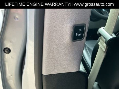 Used 2024 Chrysler Pacifica Touring-L FWD image 22