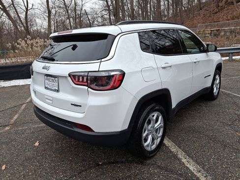 Used 2024 Jeep Compass Latitude AWD/4WD image 7