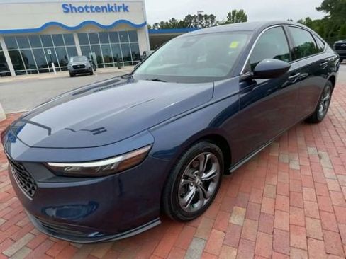 Certified 2023 Honda Accord EX image 5