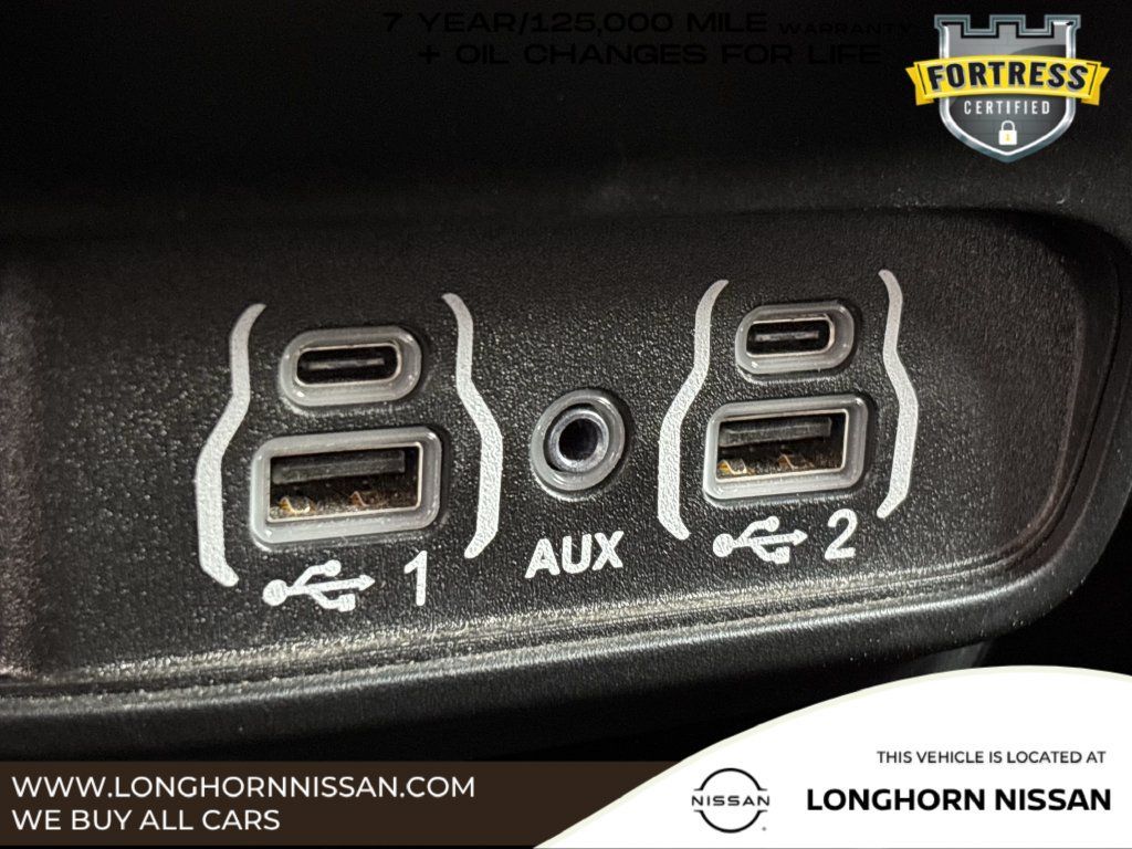 Used 2025 Chrysler Pacifica Select AWD/4WD image 19