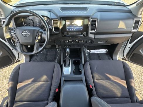 Used 2024 Nissan Frontier SV w/ SV Convenience Package image 9