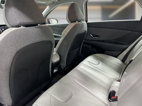 Certified 2024 Hyundai Elantra Limited FWD image 14