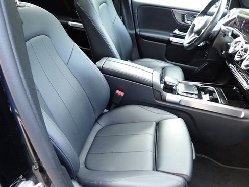 Used 2022 Mercedes-Benz GLB 250 4MATIC image 11