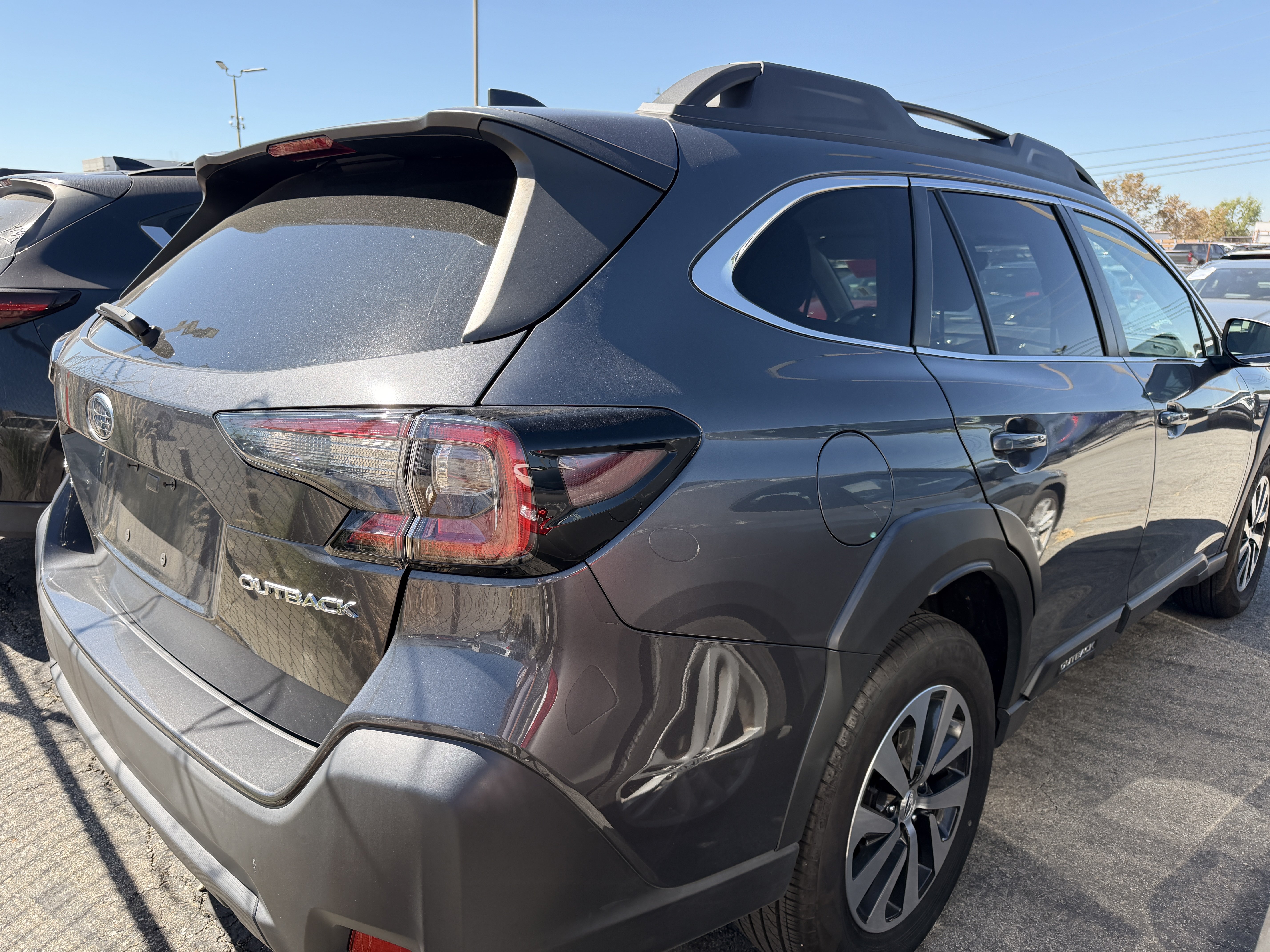 Used 2024 Subaru Outback Premium AWD/4WD image 2