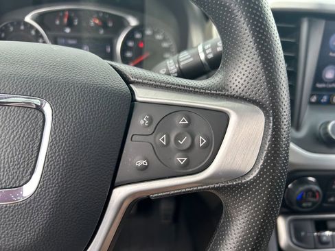 Used 2022 GMC Acadia SLE w/ Driver Convenience Package FWD image 17