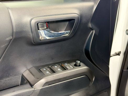 Used 2019 Toyota Tacoma SR5 image 21