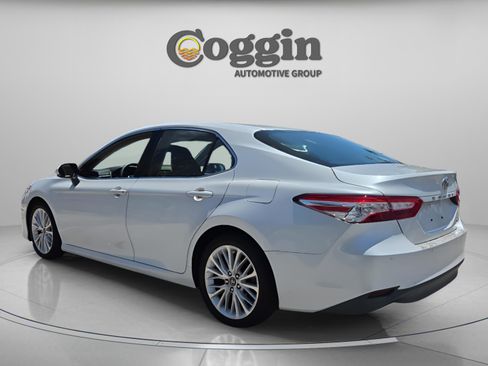 Used 2018 Toyota Camry XLE FWD image 3
