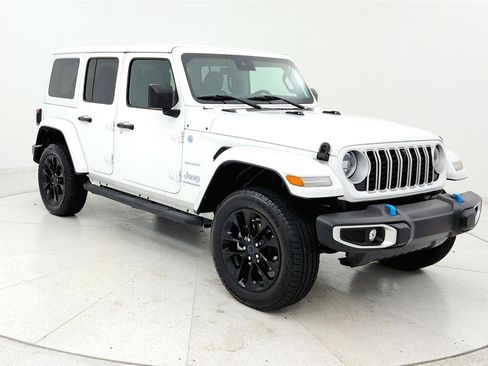 Used 2024 Jeep Wrangler Unlimited Sahara w/ Technology Group AWD/4WD image 7