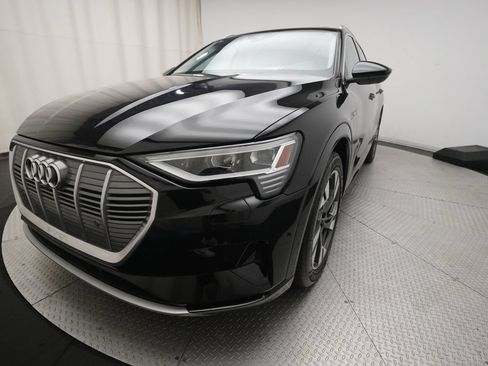 Used 2022 Audi e-tron Premium Plus w/ Premium Plus Package AWD/4WD image 11