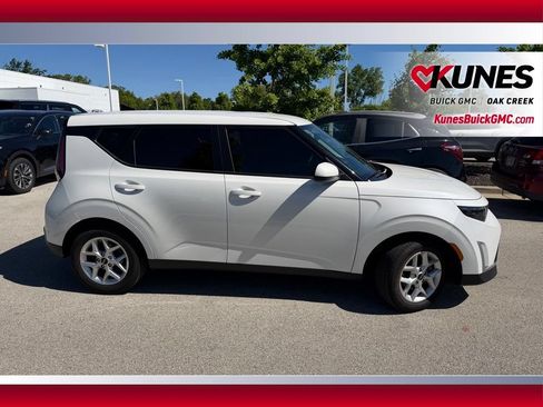 Used 2025 Kia Soul LX w/ LX Technology Package FWD image 4