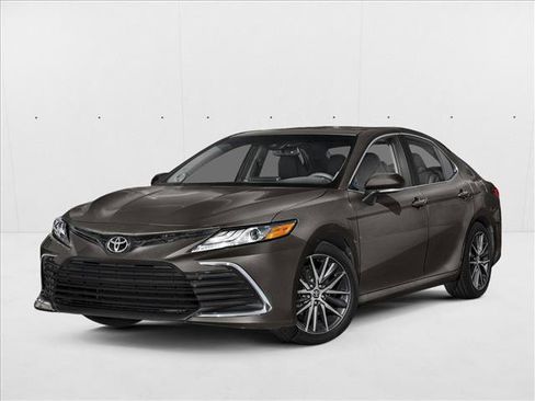 Used 2022 Toyota Camry XLE w/ Navigation Package FWD image 1
