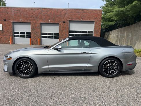 Used 2022 Ford Mustang Premium image 2