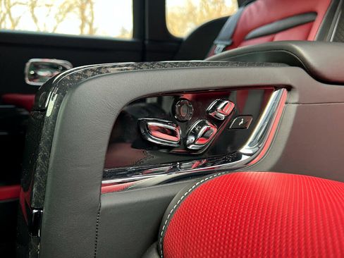 Used 2022 Rolls-Royce Cullinan Black Badge image 13