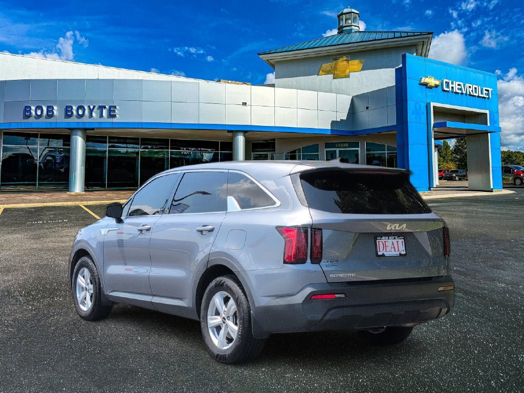 Used 2023 Kia Sorento LX FWD image 7