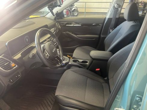 Used 2024 Kia Seltos S FWD image 4