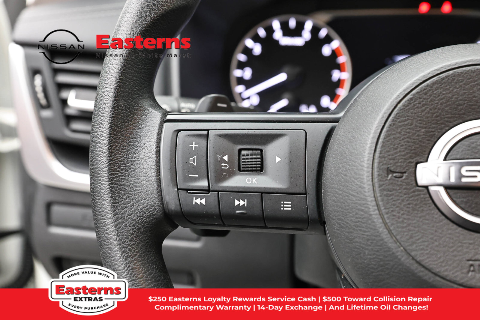 Used 2023 Nissan Rogue S AWD/4WD image 15