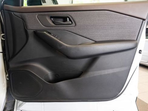 Used 2023 Nissan Rogue S AWD/4WD image 26
