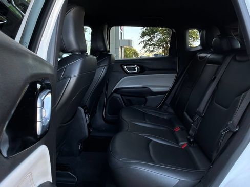 Used 2025 Jeep Compass Limited AWD/4WD image 12