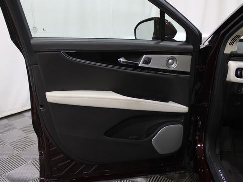 Certified 2021 Lincoln Nautilus Black Label image 6