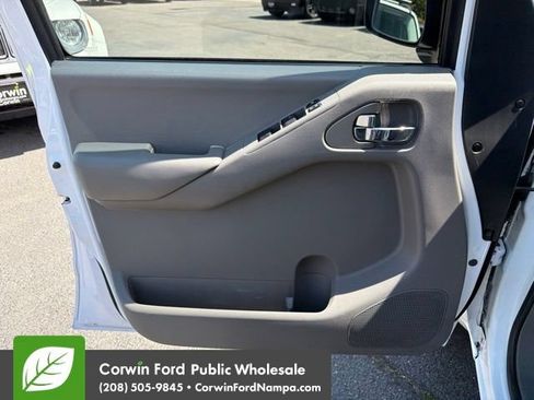 Used 2016 Nissan Frontier SV w/ SV Value Truck Package RWD image 12